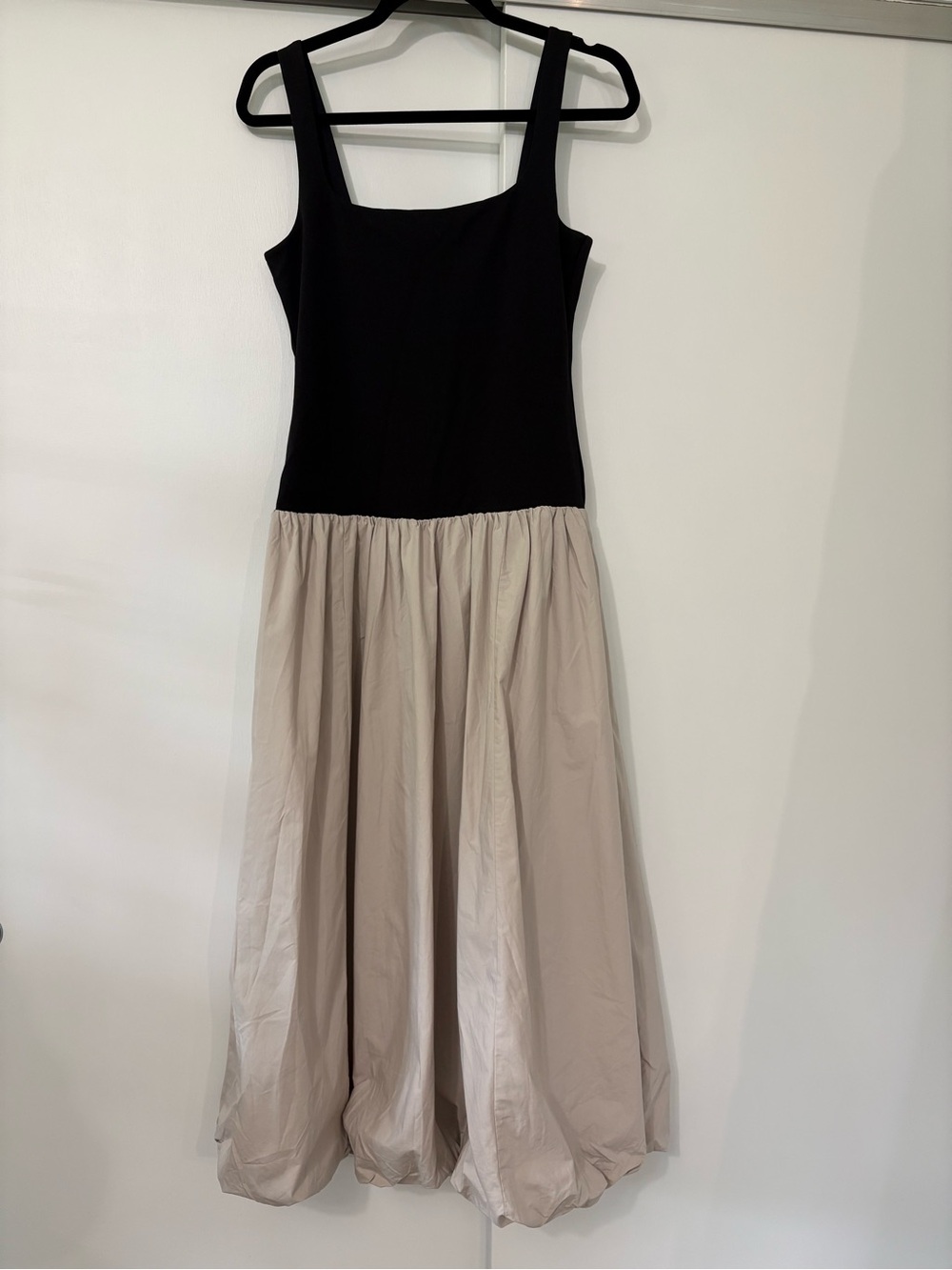 NWOT Abercrombie & Fitch medium Black and Beige Drop Waist Bubble Midi Dress